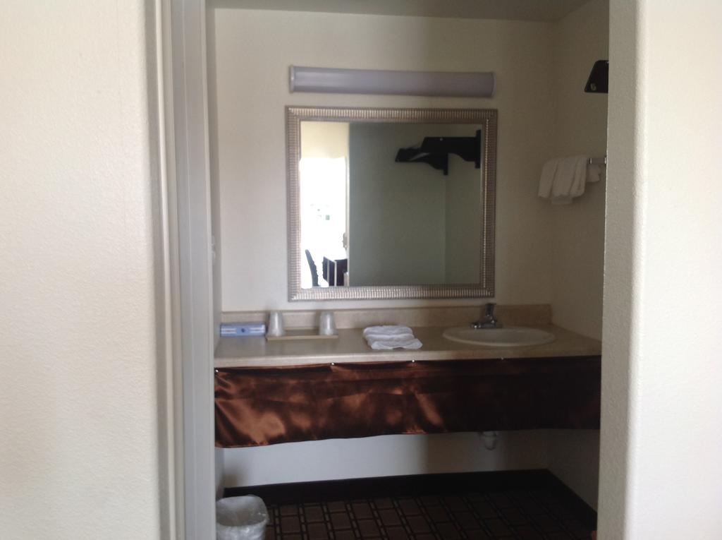 America Inn & Suites Ridgecrest Habitación foto