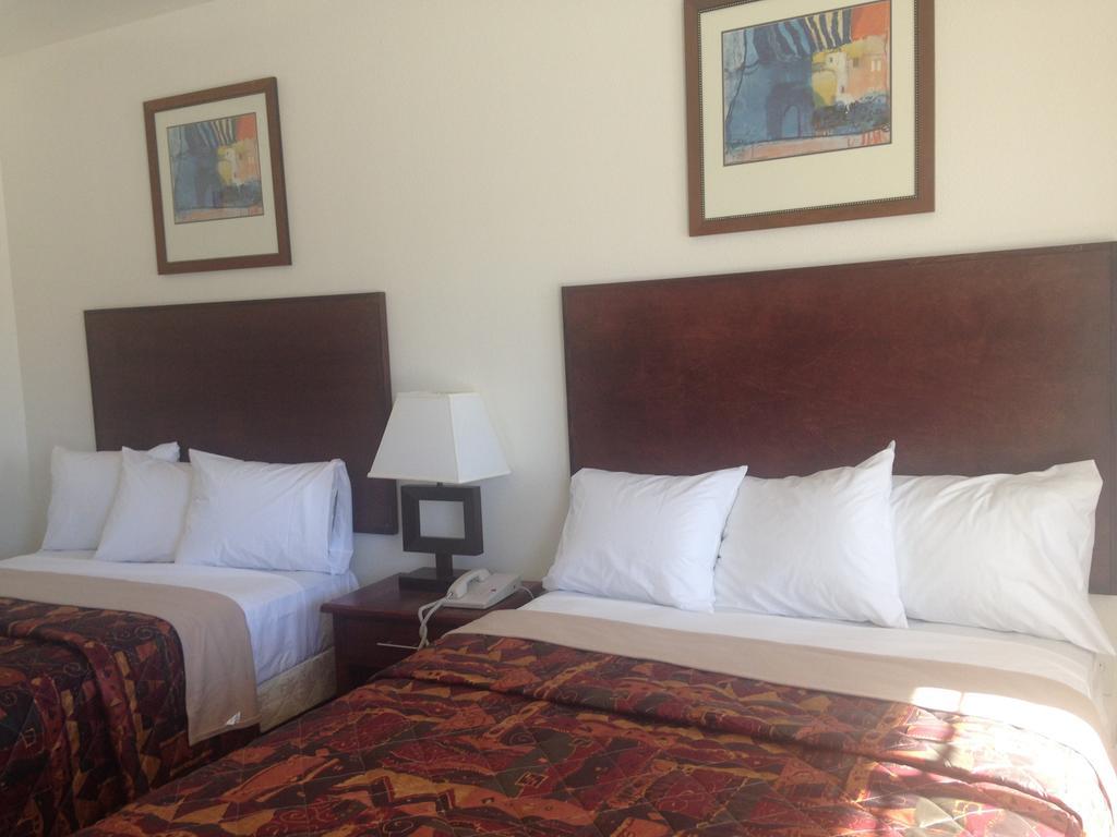 America Inn & Suites Ridgecrest Habitación foto